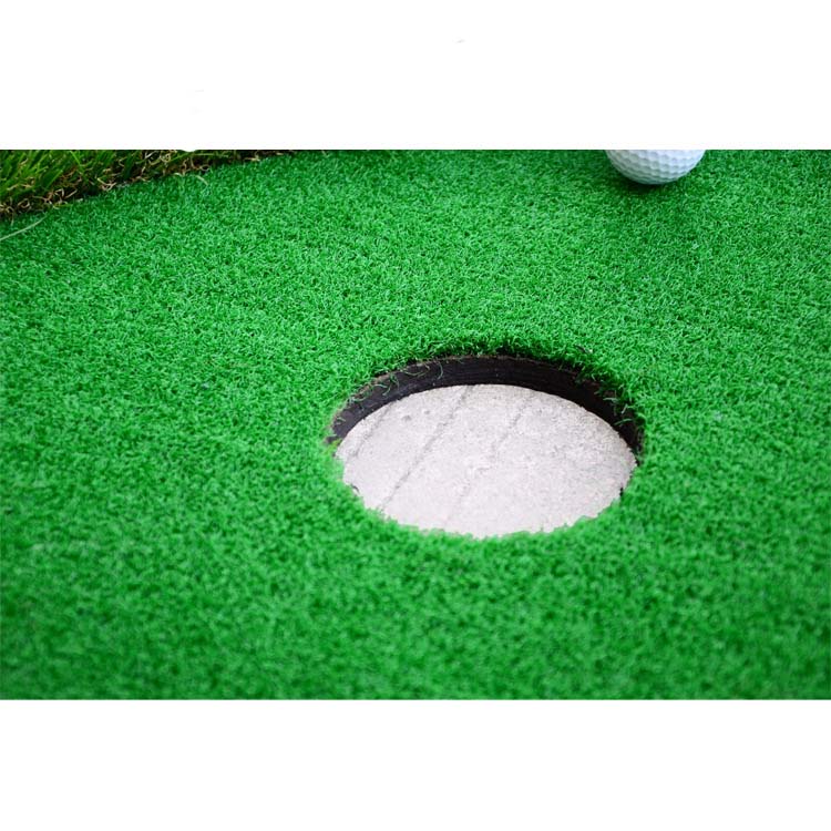 Artificial putting green